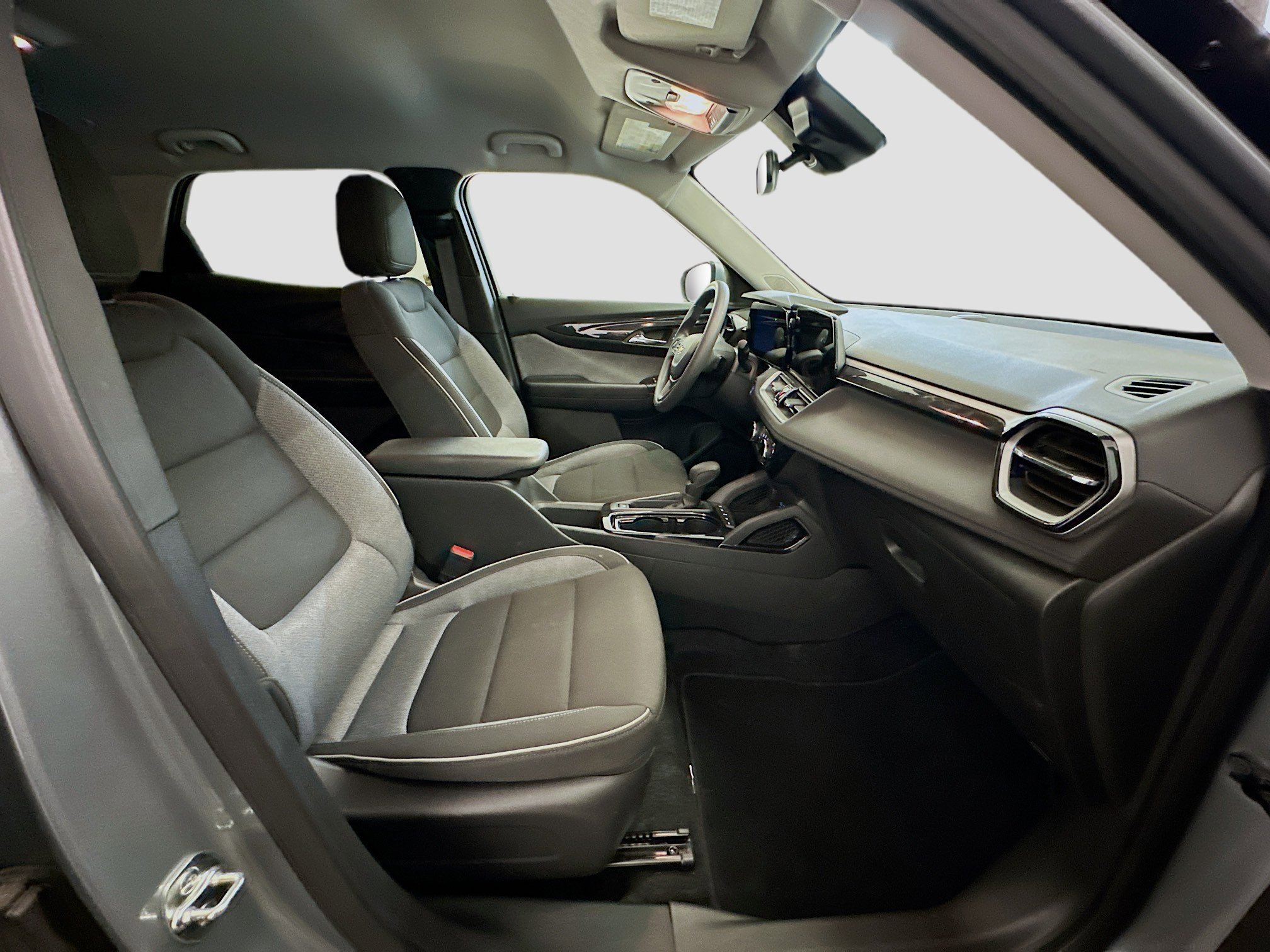 Used 2025 Chevrolet TrailBlazer LT image 32