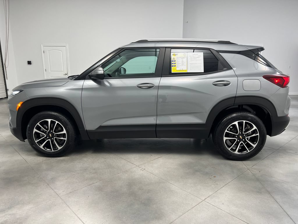Used 2025 Chevrolet TrailBlazer LT AWD/4WD image 5
