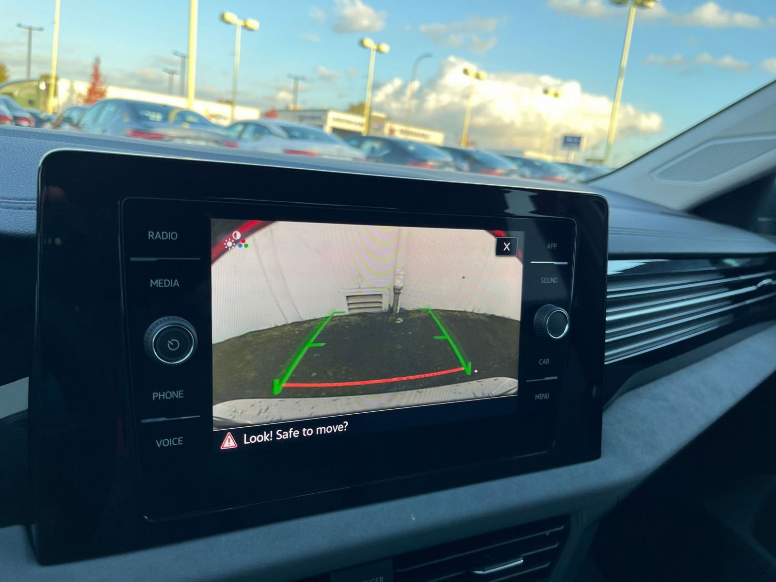 Used 2025 Volkswagen Jetta SE image 17