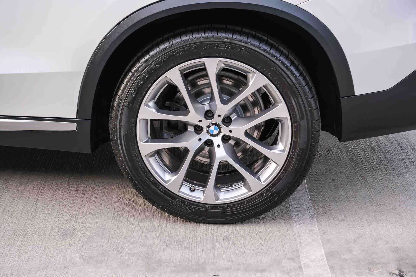 Used 2021 BMW X5 xDrive40i w/ Convenience Package AWD/4WD image 9