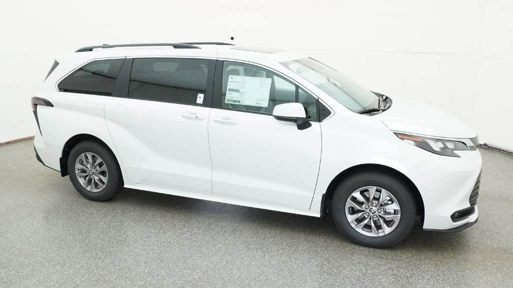 New 2026 Toyota Sienna XLE FWD image 5