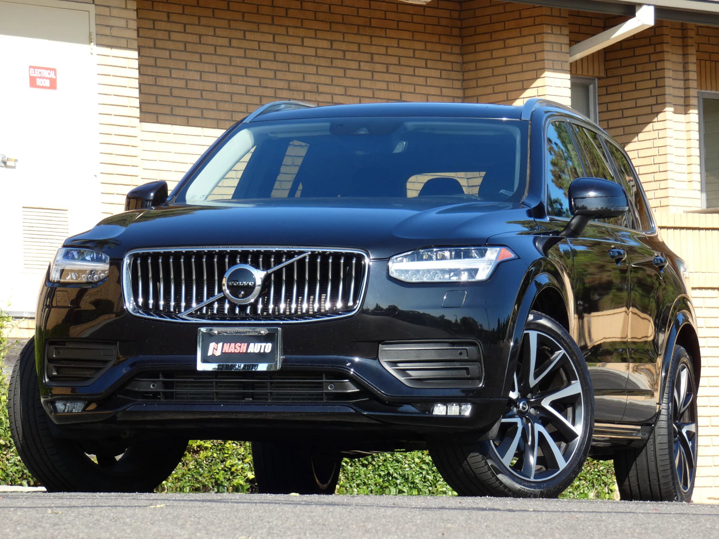 Used 2020 Volvo XC90 T6 Momentum image 2
