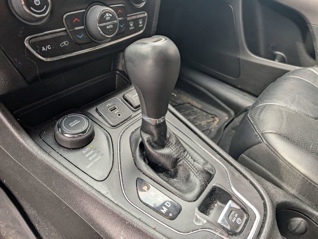 Used 2021 Jeep Cherokee Latitude Lux w/ Sun & Sound Group image 23