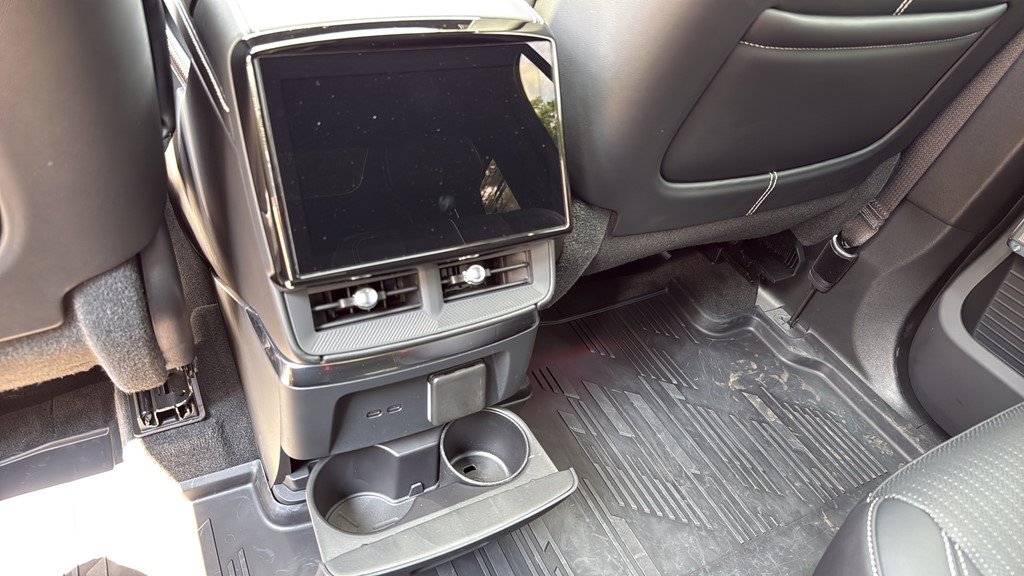 Certified 2026 Cadillac Vistiq Sport w/ LPO, Floor Liner Package AWD/4WD image 26