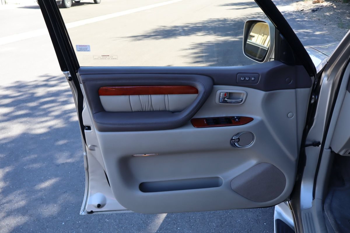 Used 2001 Lexus LX 470 4WD image 25