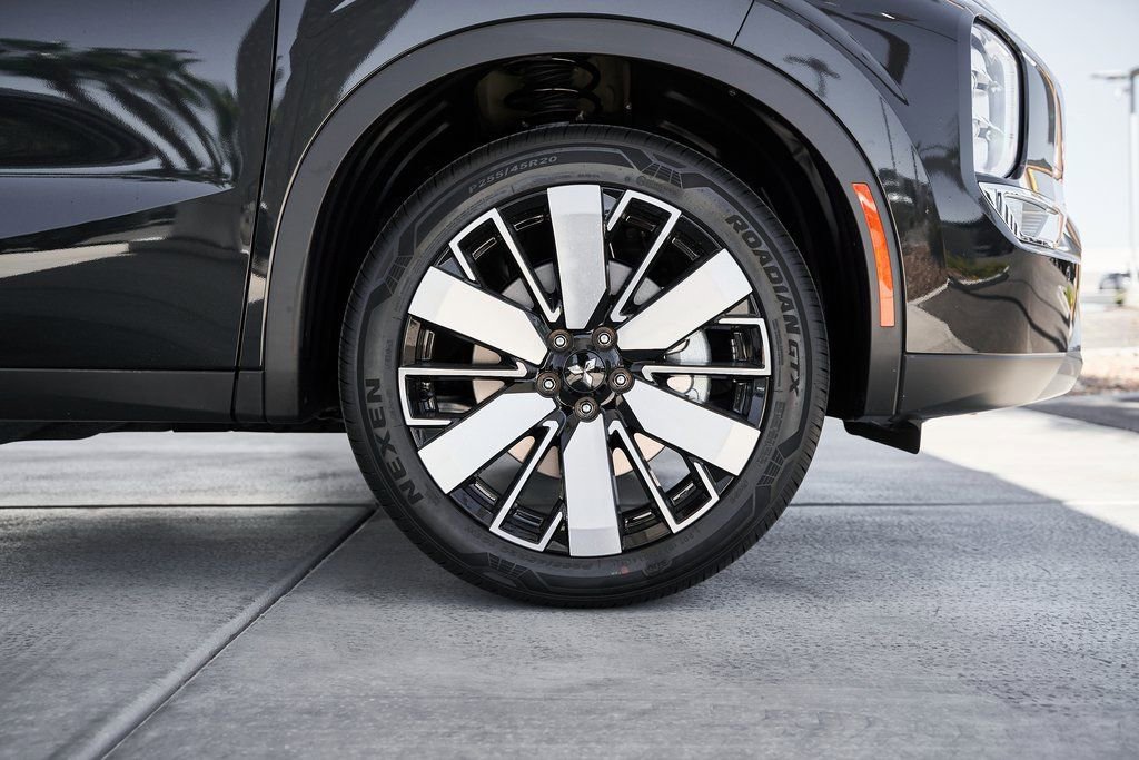 Used 2025 Mitsubishi Outlander SE FWD image 10