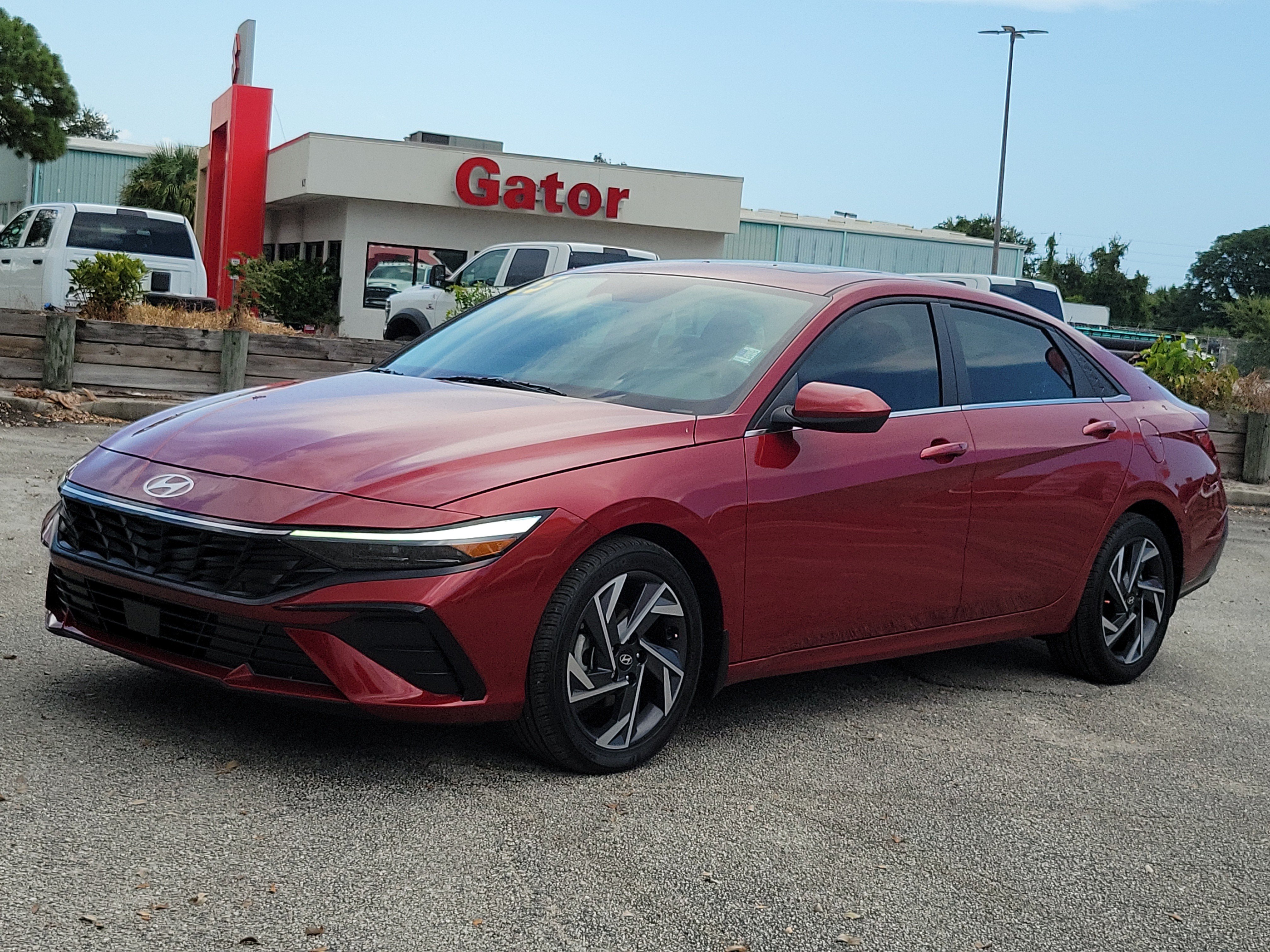 Used 2025 Hyundai Elantra SEL FWD image 2