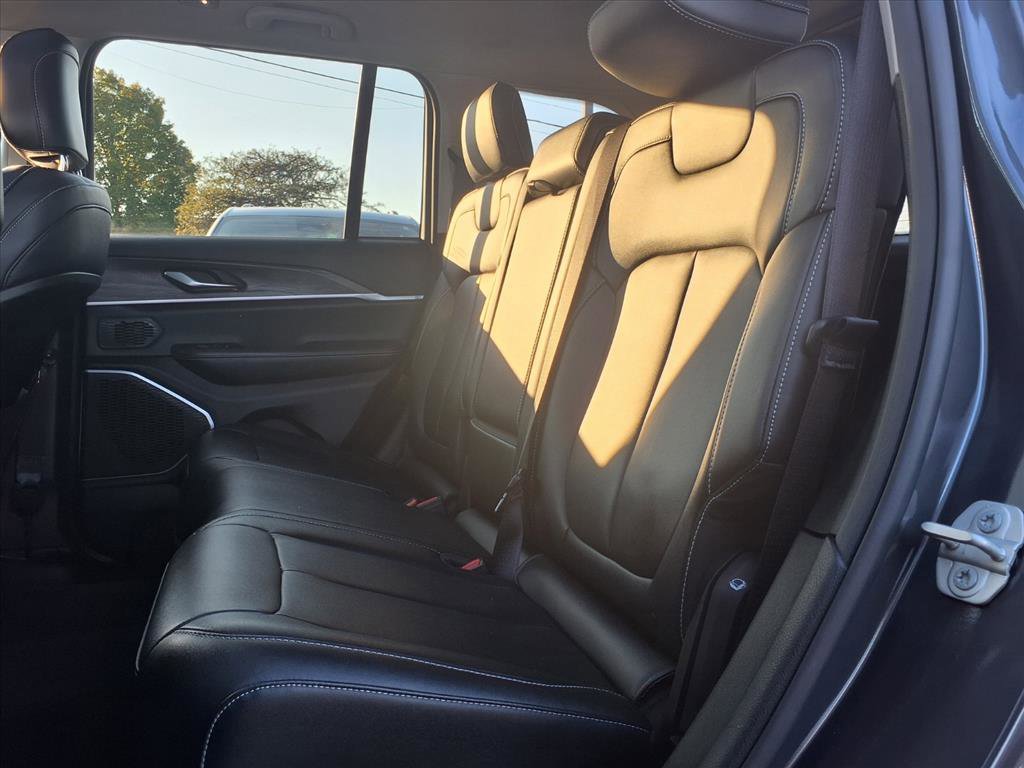 Used 2023 Jeep Grand Cherokee 4WD 4xe image 8