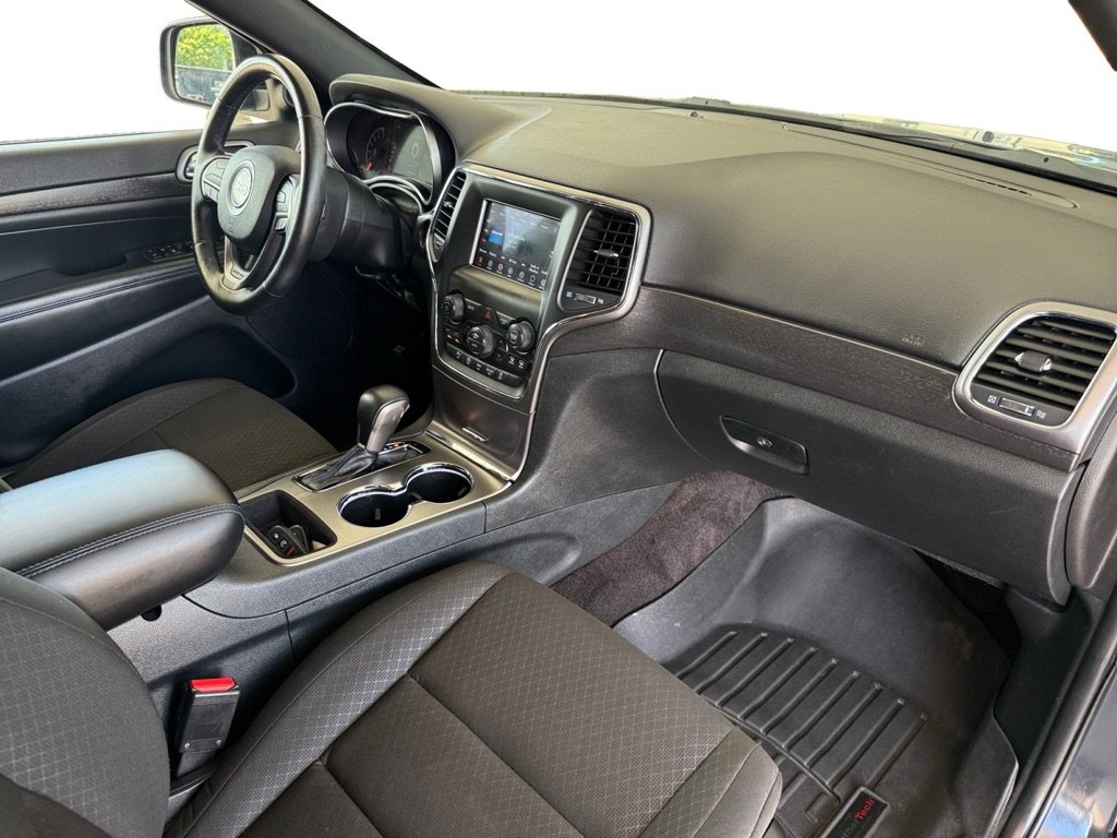 Used 2018 Jeep Grand Cherokee Laredo AWD/4WD image 11
