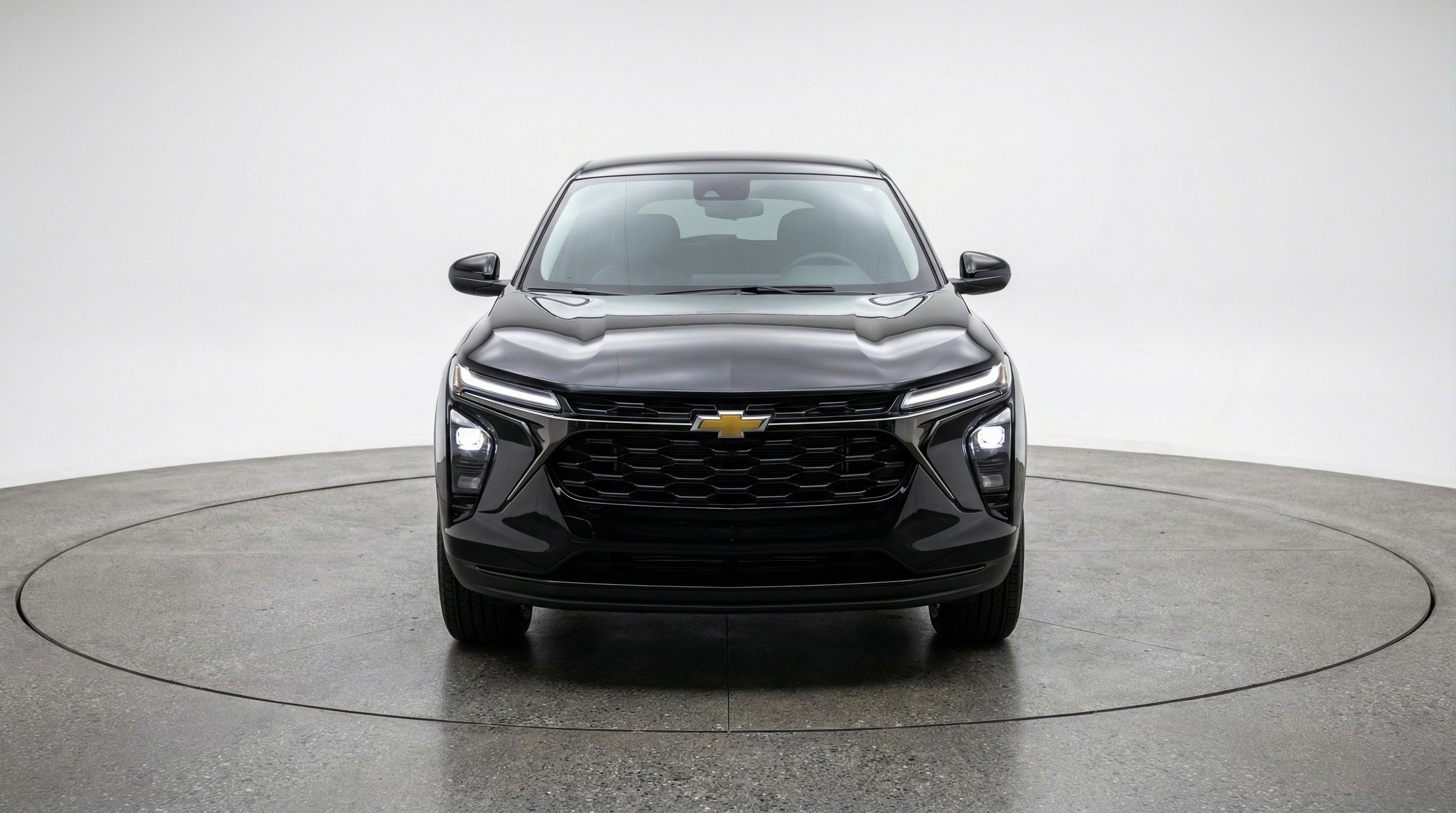 Used 2025 Chevrolet Trax LT image 2