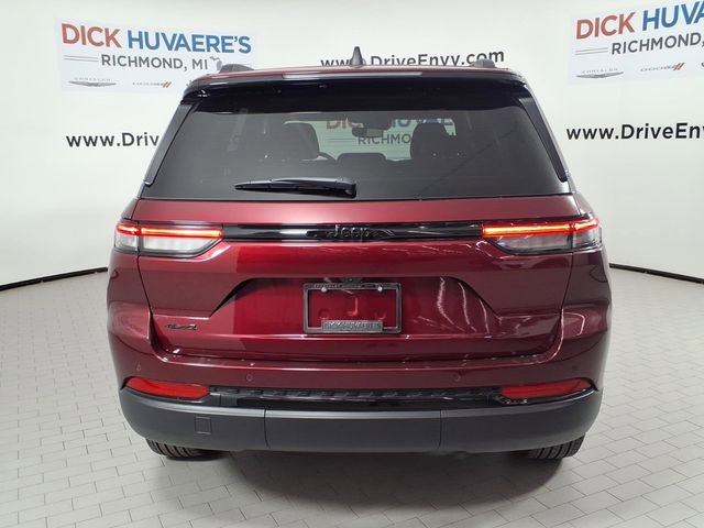Used 2024 Jeep Grand Cherokee Altitude image 4