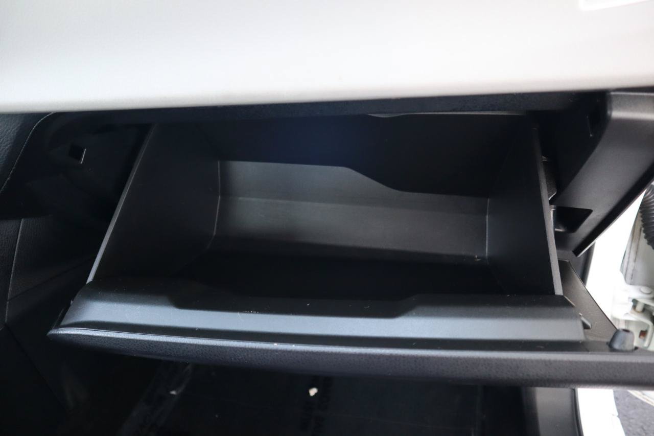 Used 2015 Toyota Corolla LE FWD image 34