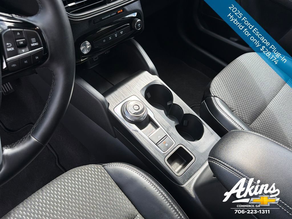 Used 2025 Ford Escape SE image 16