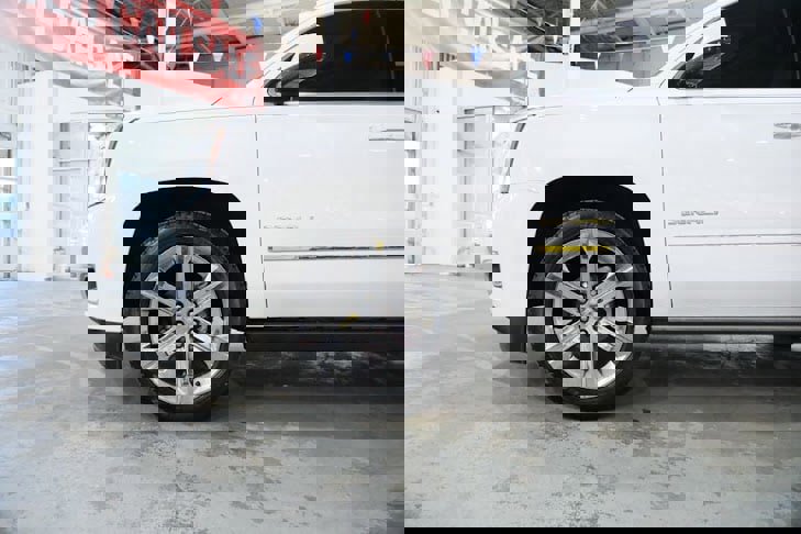 Used 2016 GMC Yukon Denali w/ Open Road Package image 5