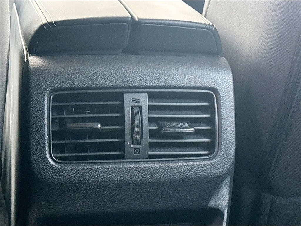 Used 2024 Nissan Rogue SV image 23