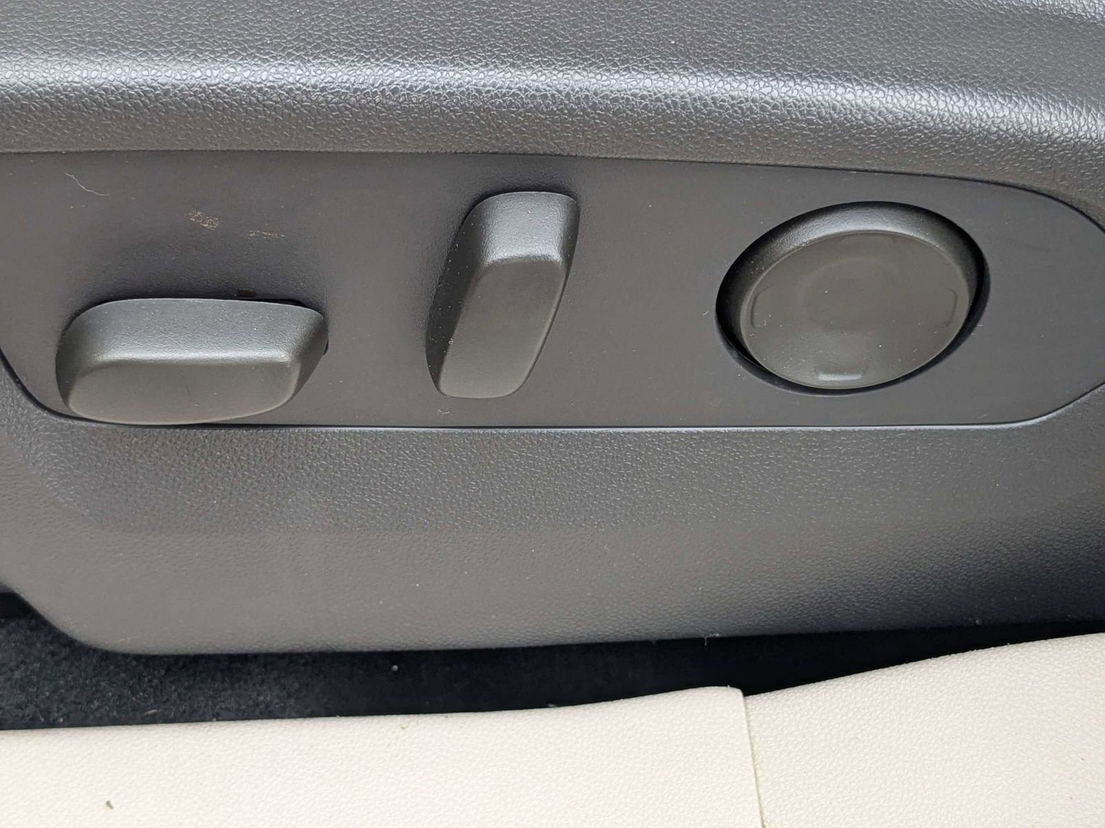 Used 2021 Buick Envision Essence w/ Technology Package I image 22