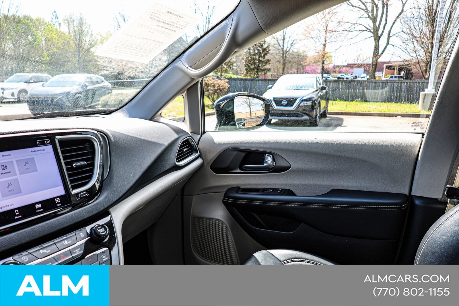 Used 2024 Chrysler Pacifica Touring-L FWD image 36