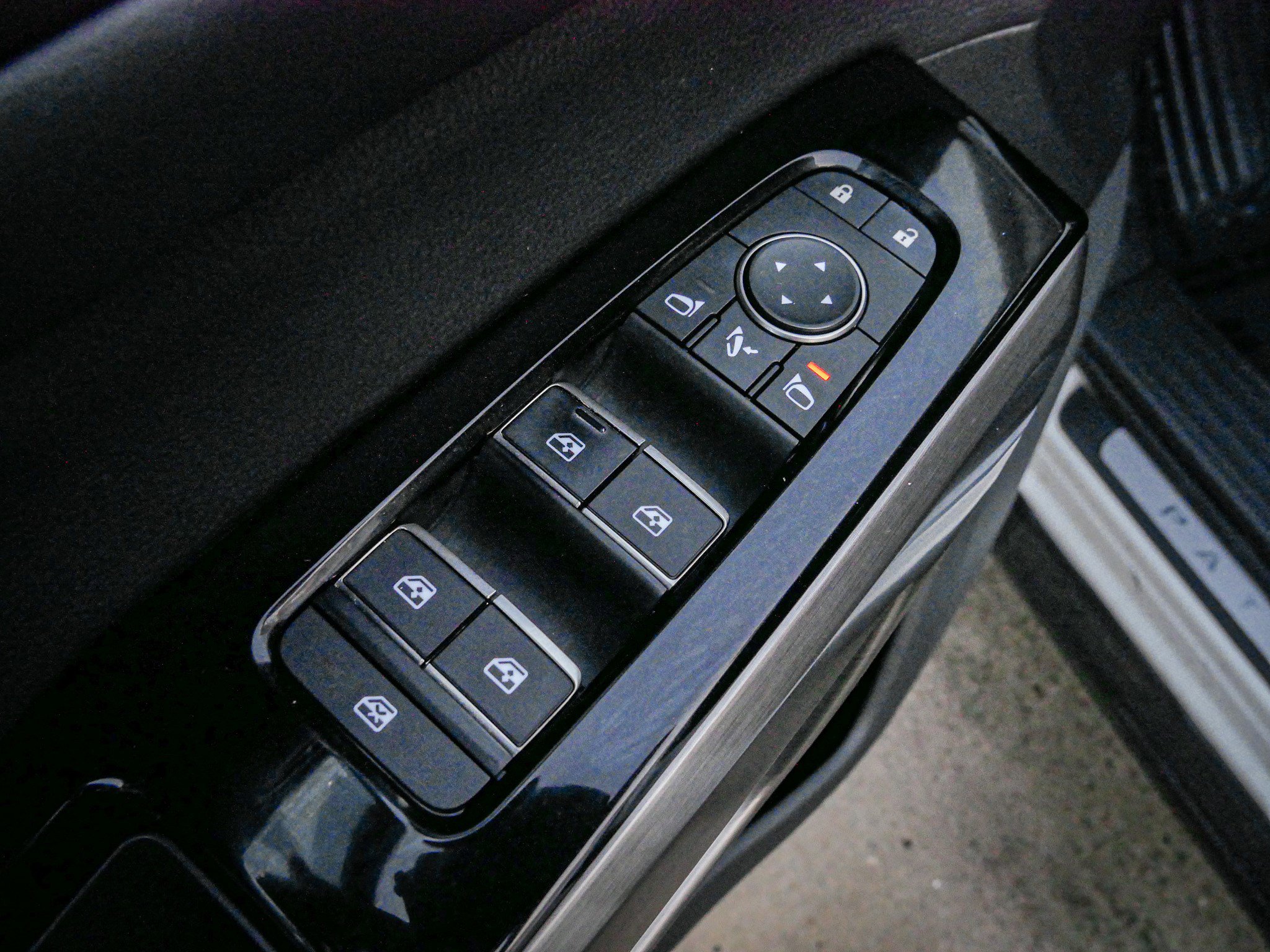 Used 2024 Nissan Pathfinder Platinum w/ Cargo Package image 15