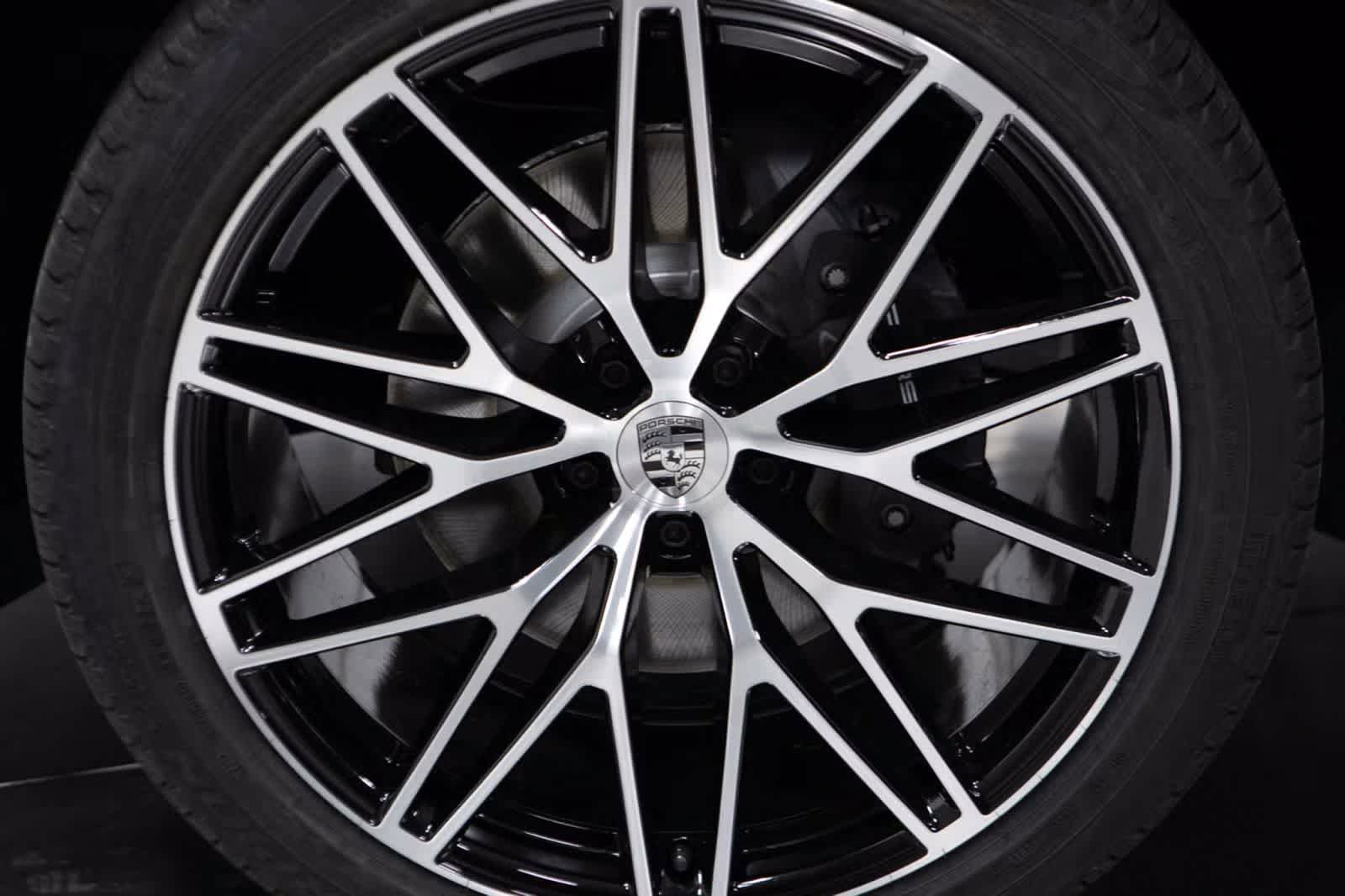 Certified 2026 Porsche Macan AWD/4WD image 11
