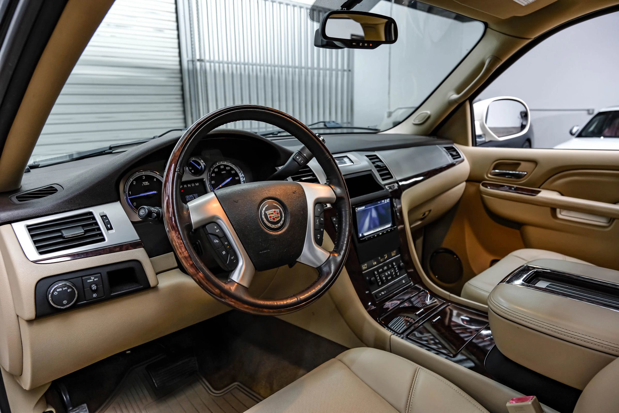 Used 2012 Cadillac Escalade Premium AWD/4WD image 3