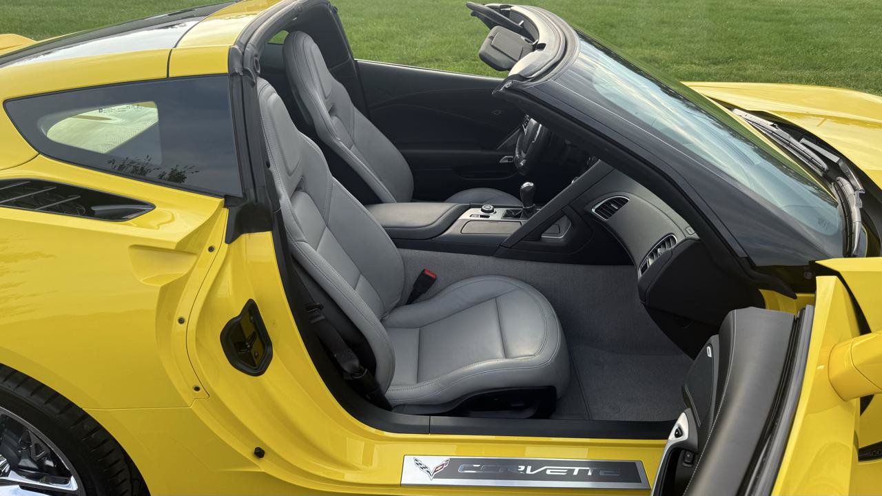 Used 2016 Chevrolet Corvette Stingray Coupe RWD image 17