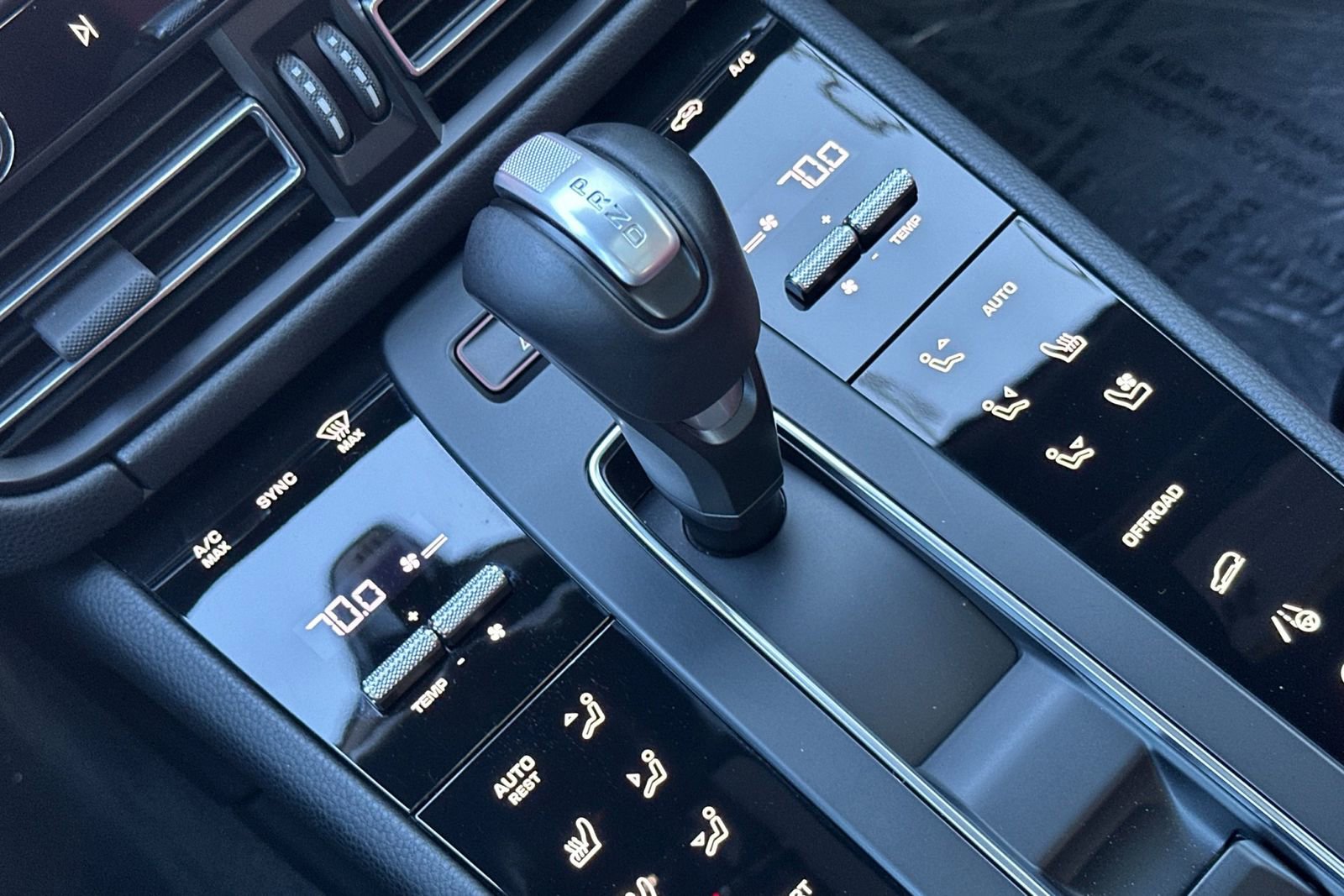 Used 2025 Porsche Macan image 28