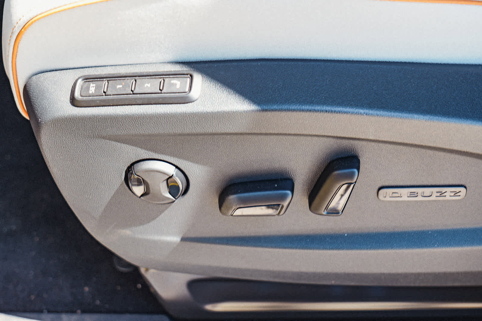 New 2025 Volkswagen ID. Buzz 1st Edition image 22