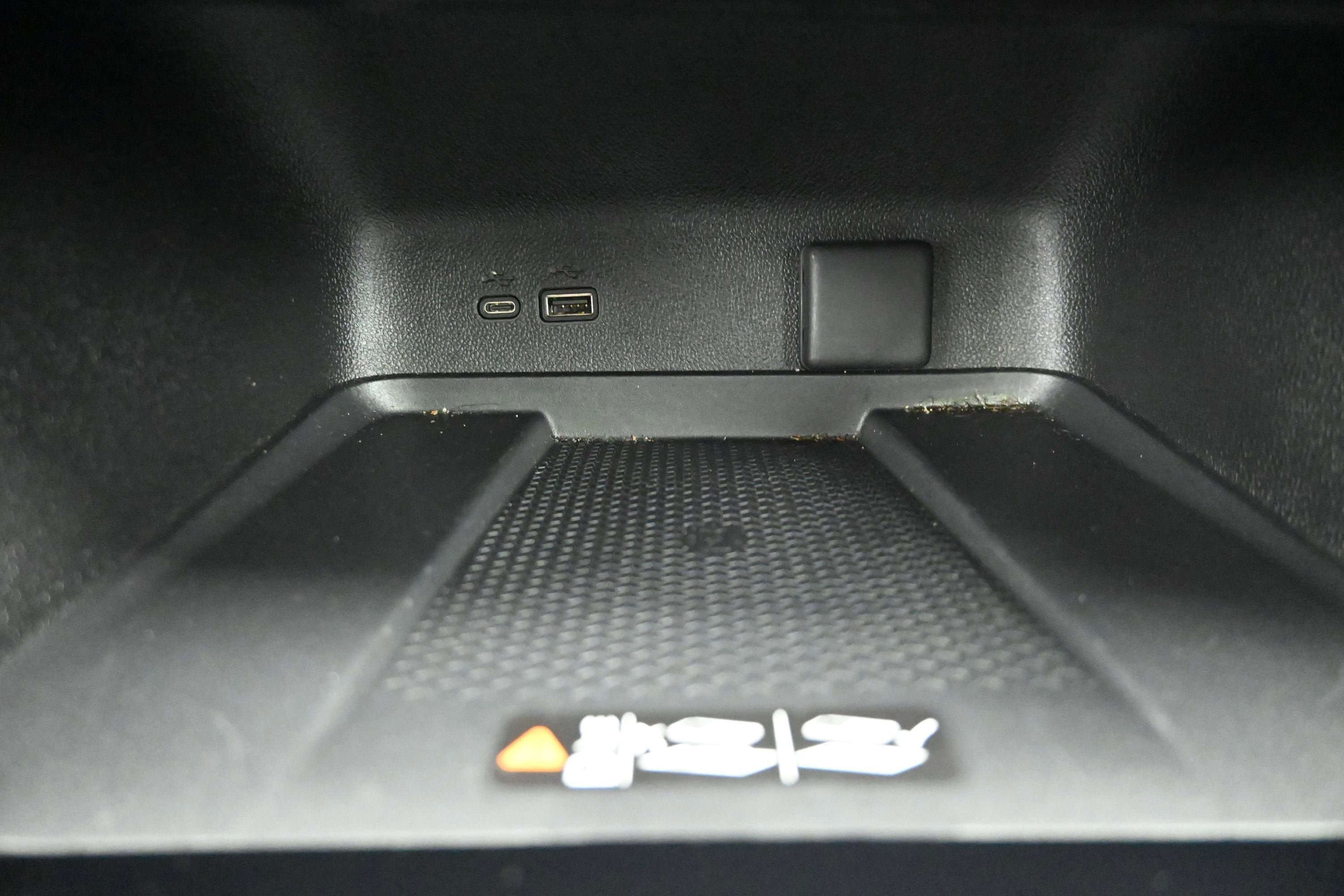 Used 2024 Chevrolet Traverse RS FWD image 18