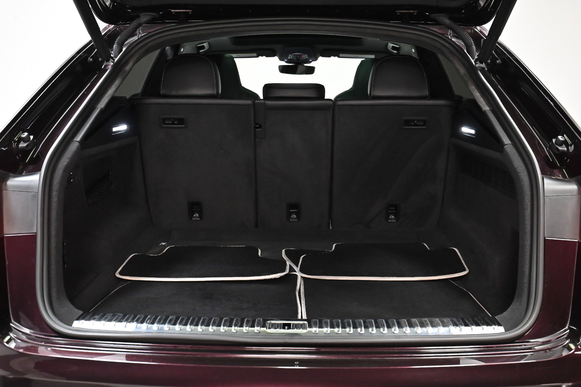 Used 2021 Audi RS Q8 w/ Carbon Optic Package image 48