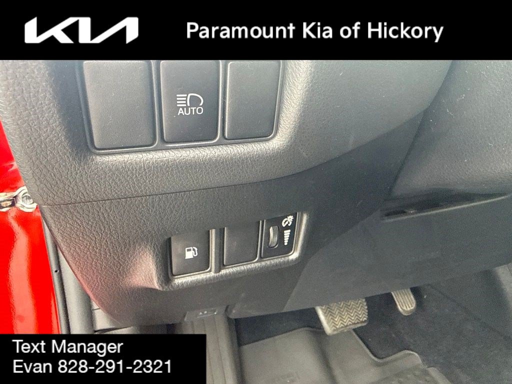 Used 2021 Toyota C-HR XLE FWD image 16