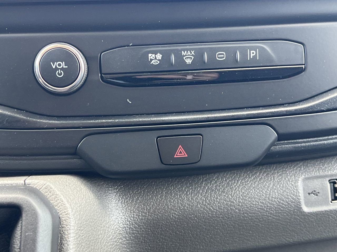 New 2026 Ford Transit 250 148 Medium Roof w/ Load Area Protection Package image 5