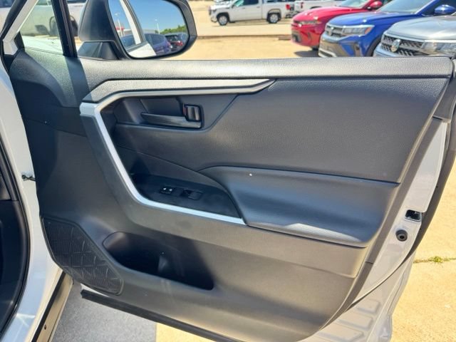 Used 2023 Toyota RAV4 LE AWD/4WD image 31