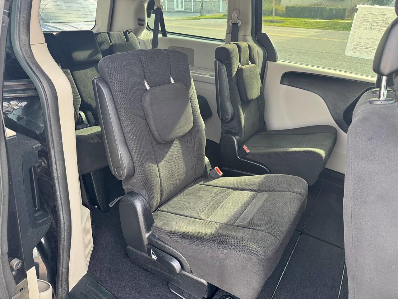 Used 2013 Dodge Grand Caravan American Value Package w/ UConnect Hands-Free Group FWD image 19
