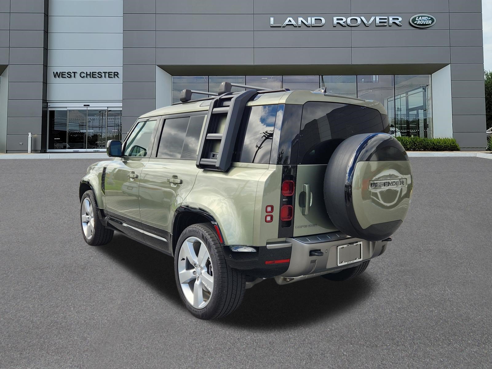 Certified 2025 Land Rover Defender 110 X-Dynamic SE AWD/4WD image 3