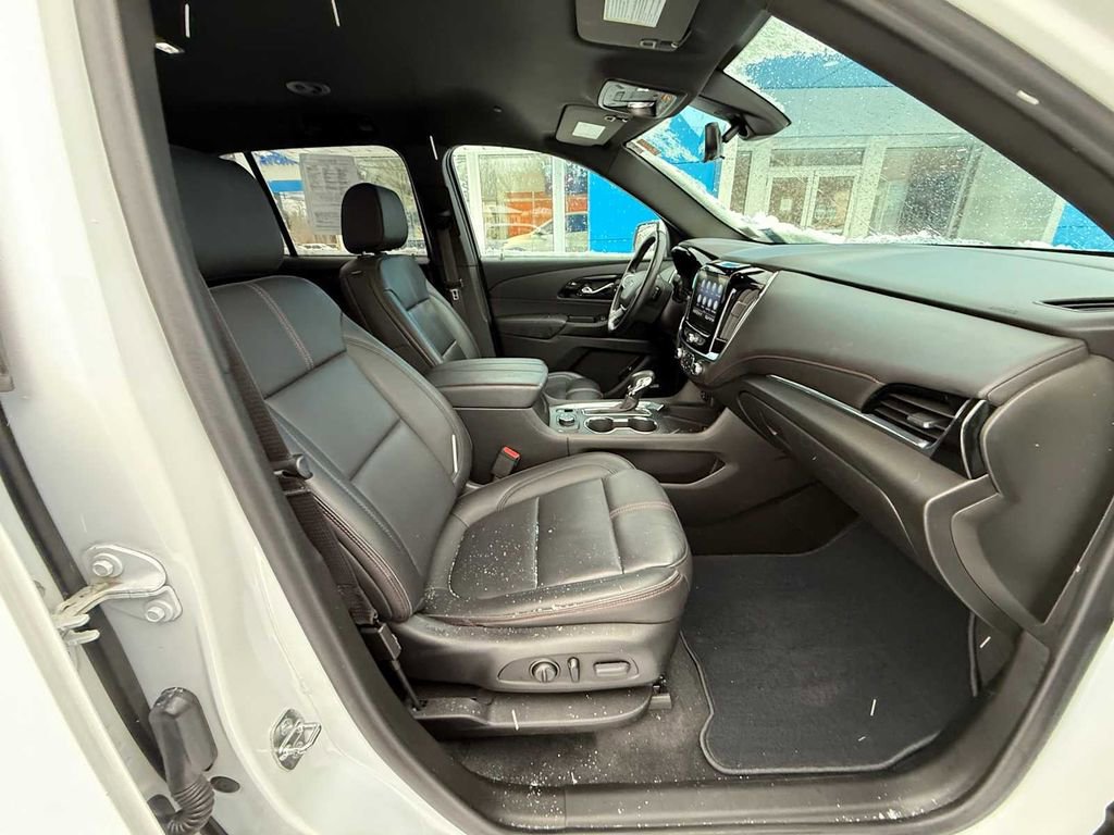 Used 2023 Chevrolet Traverse RS image 40