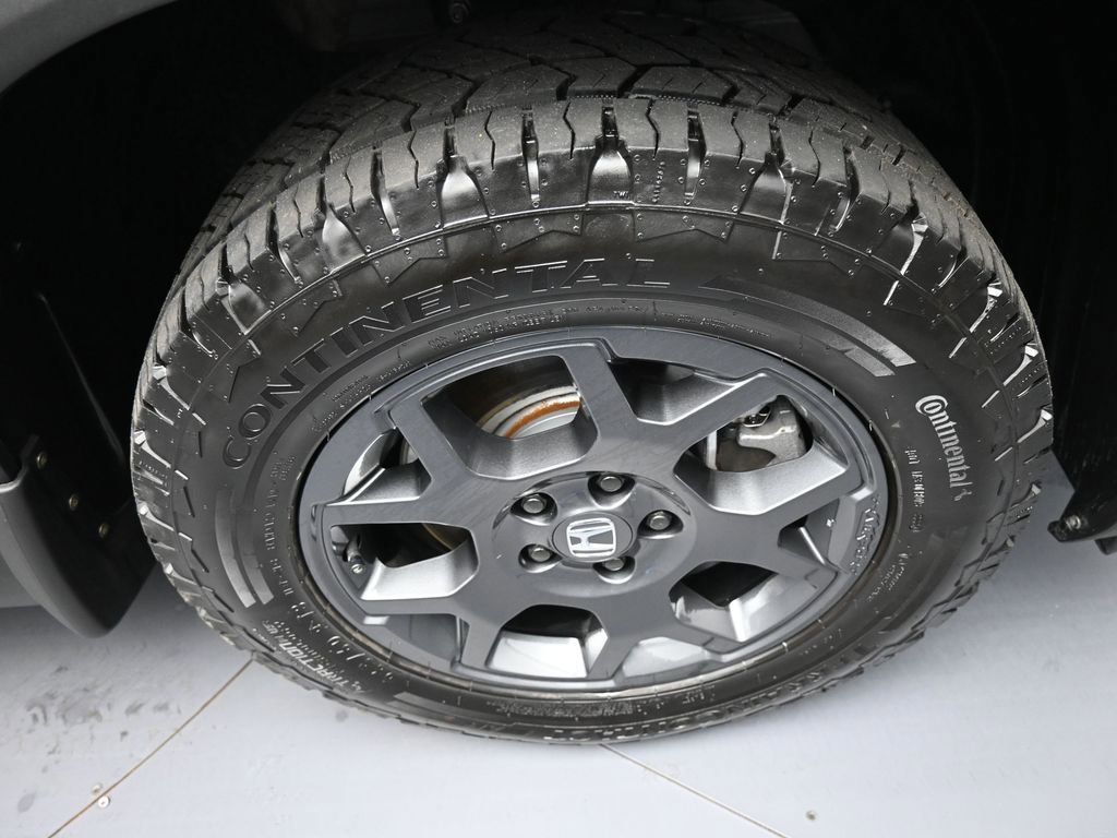 Used 2025 Honda Pilot TrailSport image 13