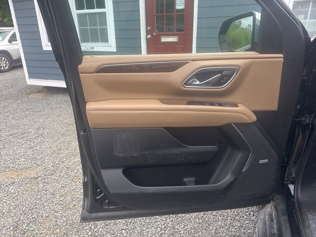 Used 2021 Chevrolet Tahoe Premier w/ Premium Package AWD/4WD image 19