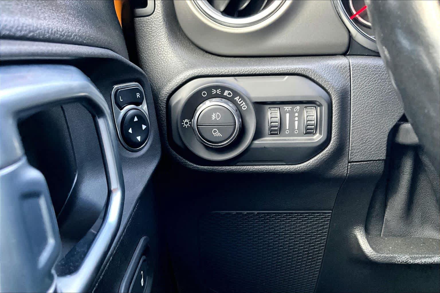 Used 2021 Jeep Gladiator Rubicon AWD/4WD image 33