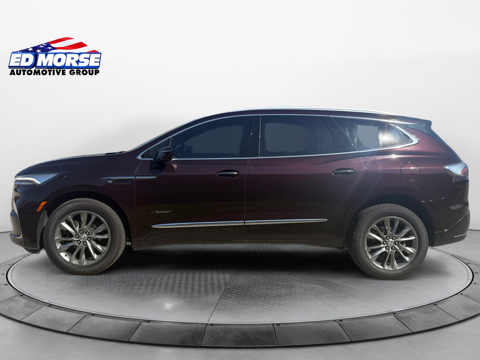 Used 2024 Buick Enclave Avenir w/ Avenir Technology Package AWD/4WD image 2