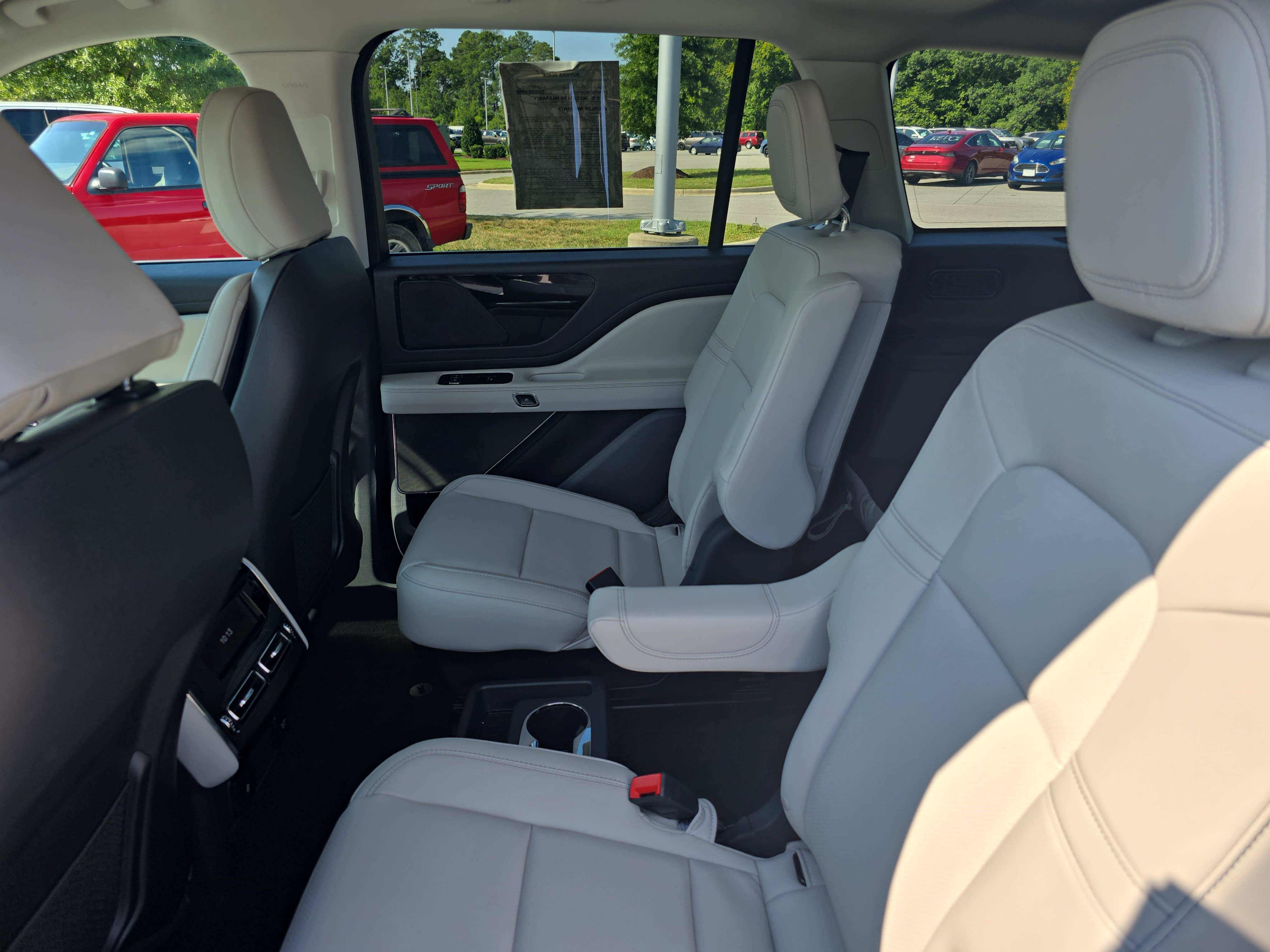 Used 2025 Lincoln Aviator 2WD image 13
