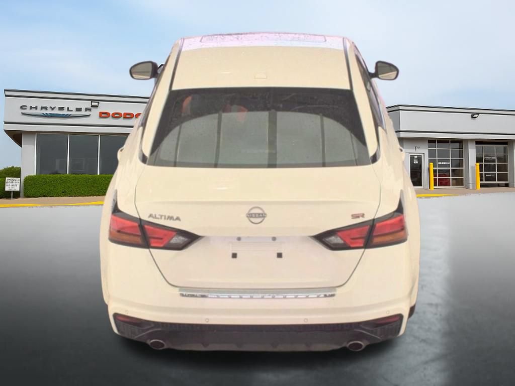 Used 2023 Nissan Altima 2.5 SR w/ SR Premium Package FWD image 6