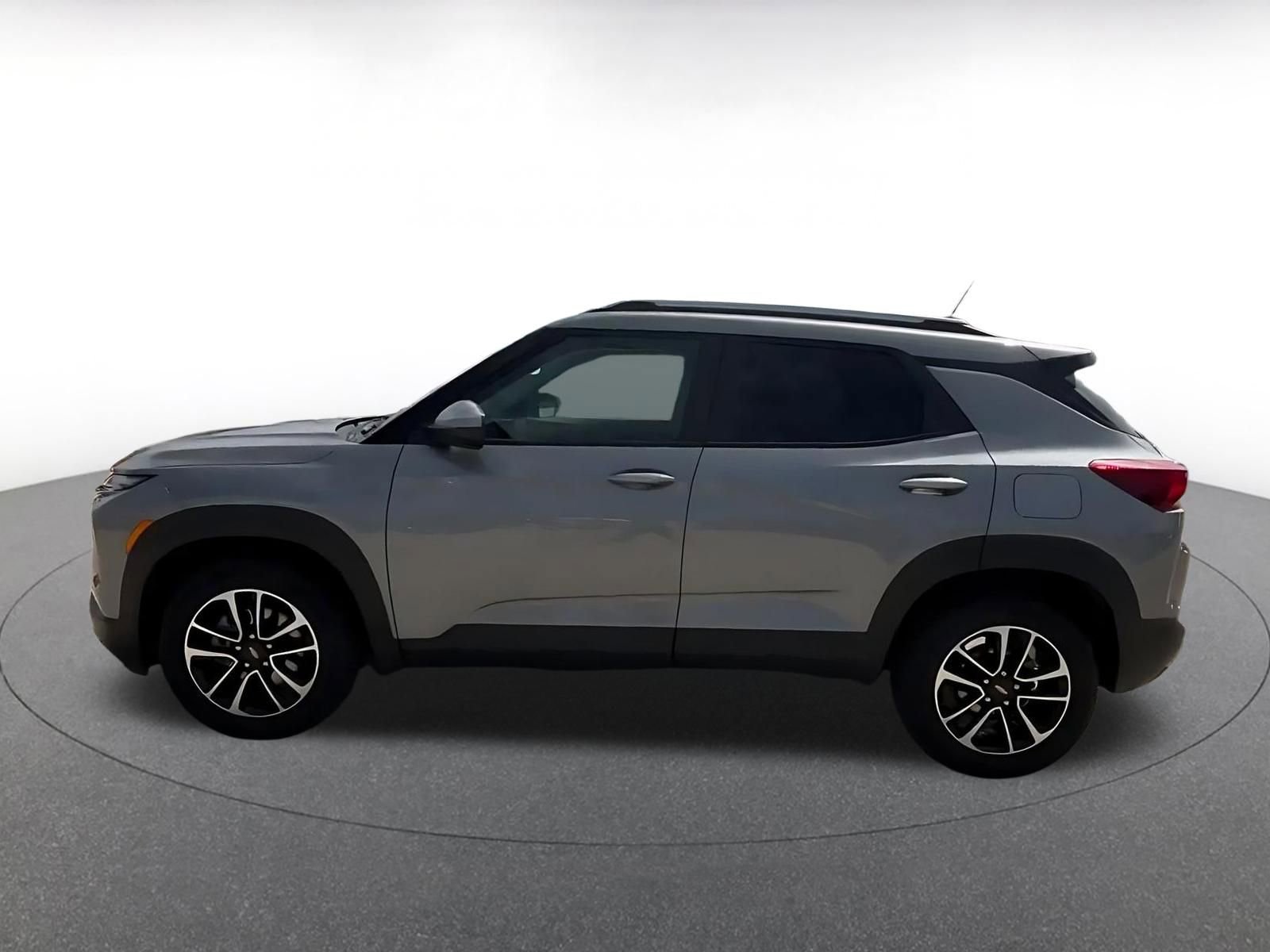 Used 2025 Chevrolet TrailBlazer LT FWD image 9