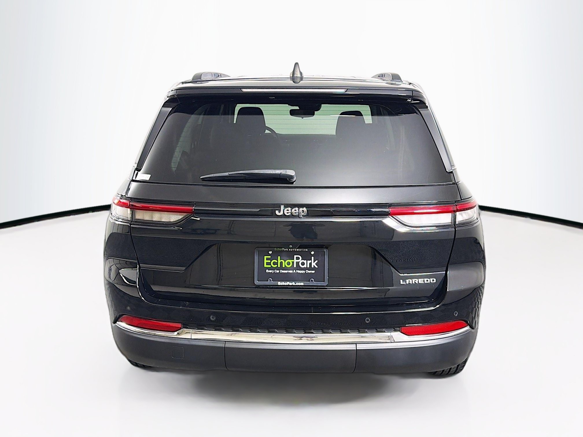 Used 2023 Jeep Grand Cherokee Laredo RWD image 7