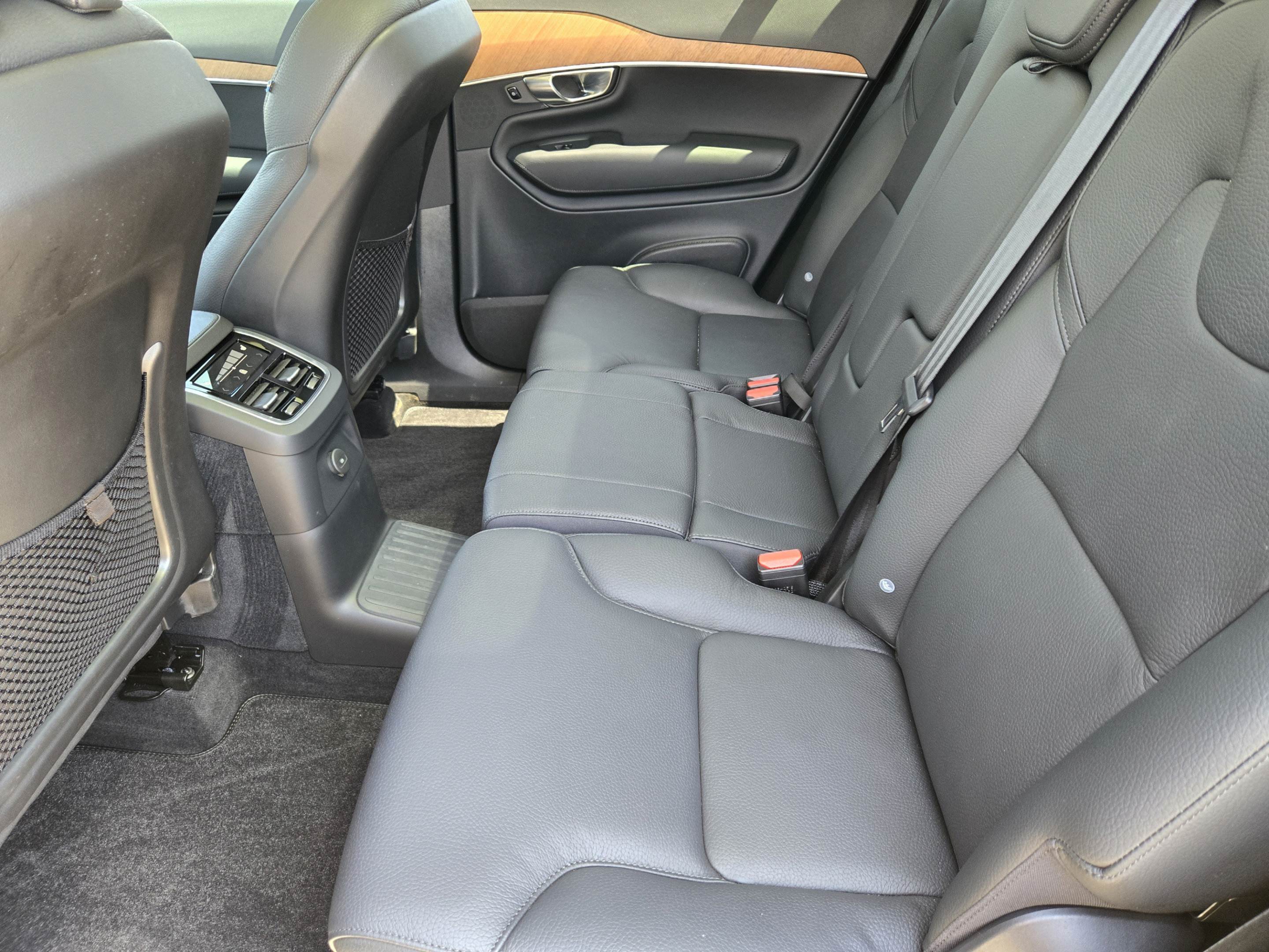 Used 2025 Volvo XC90 T8 Plus w/ Protection Package Premier AWD/4WD image 28