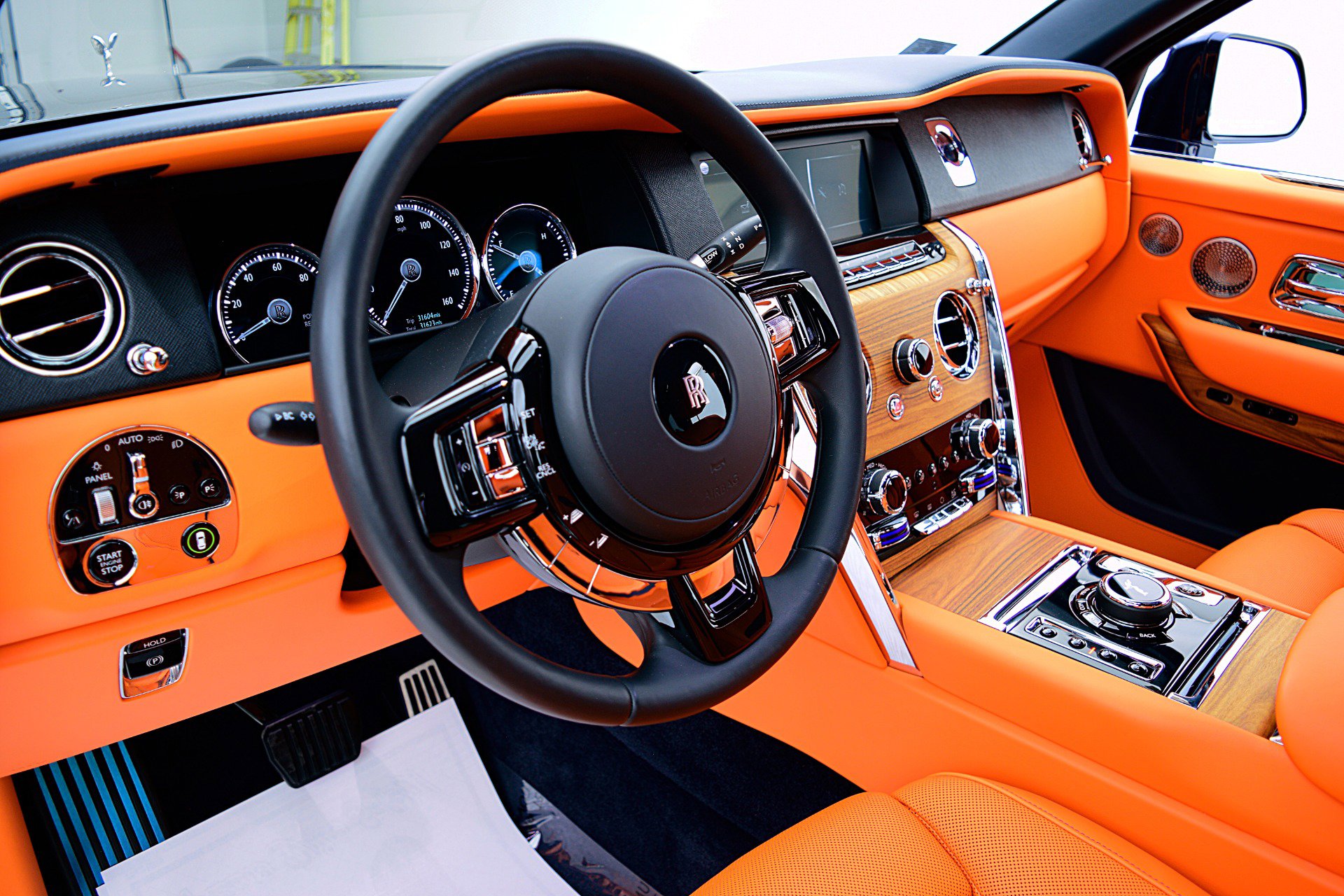 Used 2025 Rolls-Royce Cullinan image 27