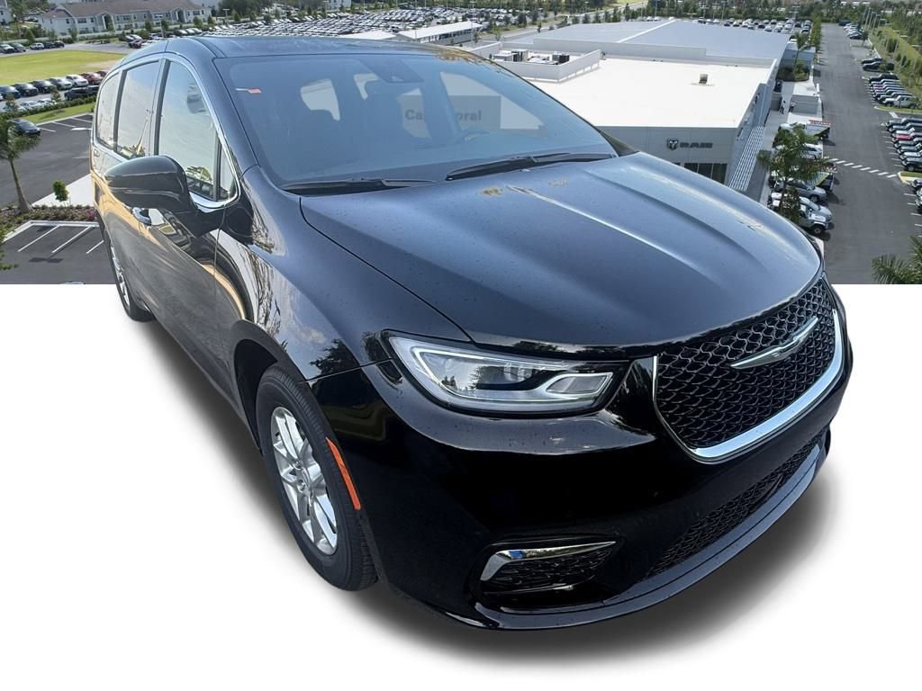 New 2026 Chrysler Pacifica Select image 2