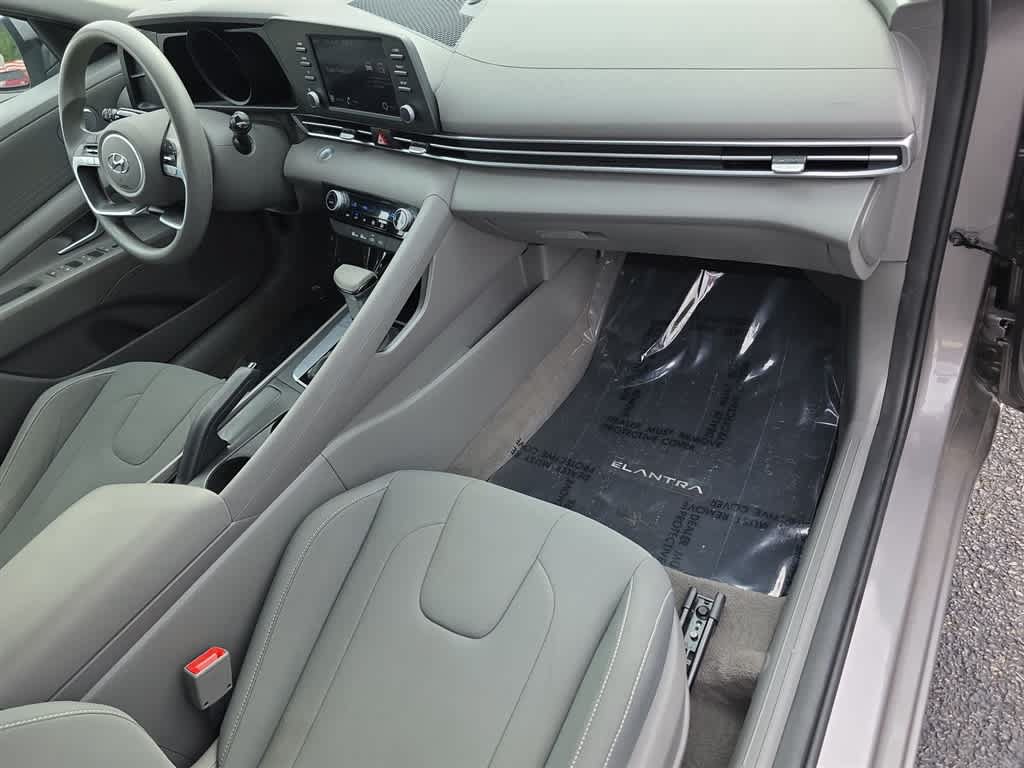 Used 2023 Hyundai Elantra SEL FWD image 13