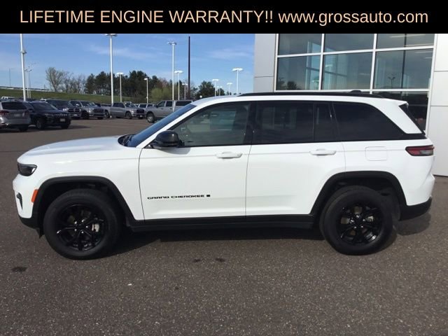 Used 2025 Jeep Grand Cherokee Altitude AWD/4WD image 5
