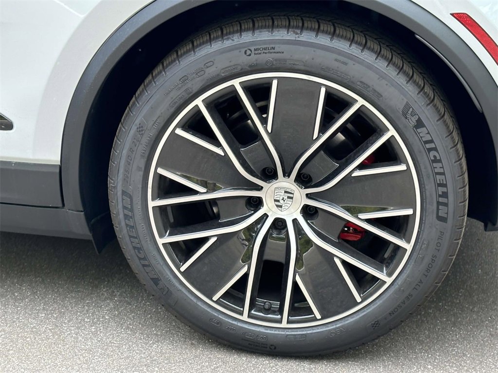 New 2025 Porsche Macan 4S Electric image 8