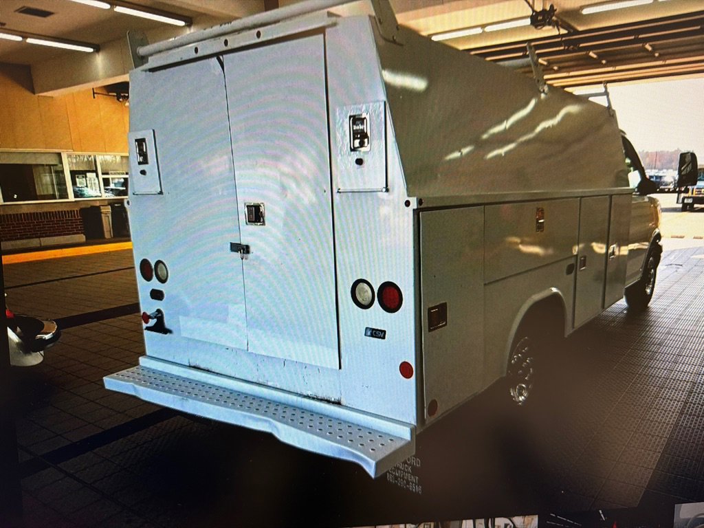 Used 2015 GMC Savana 3500 RWD image 4